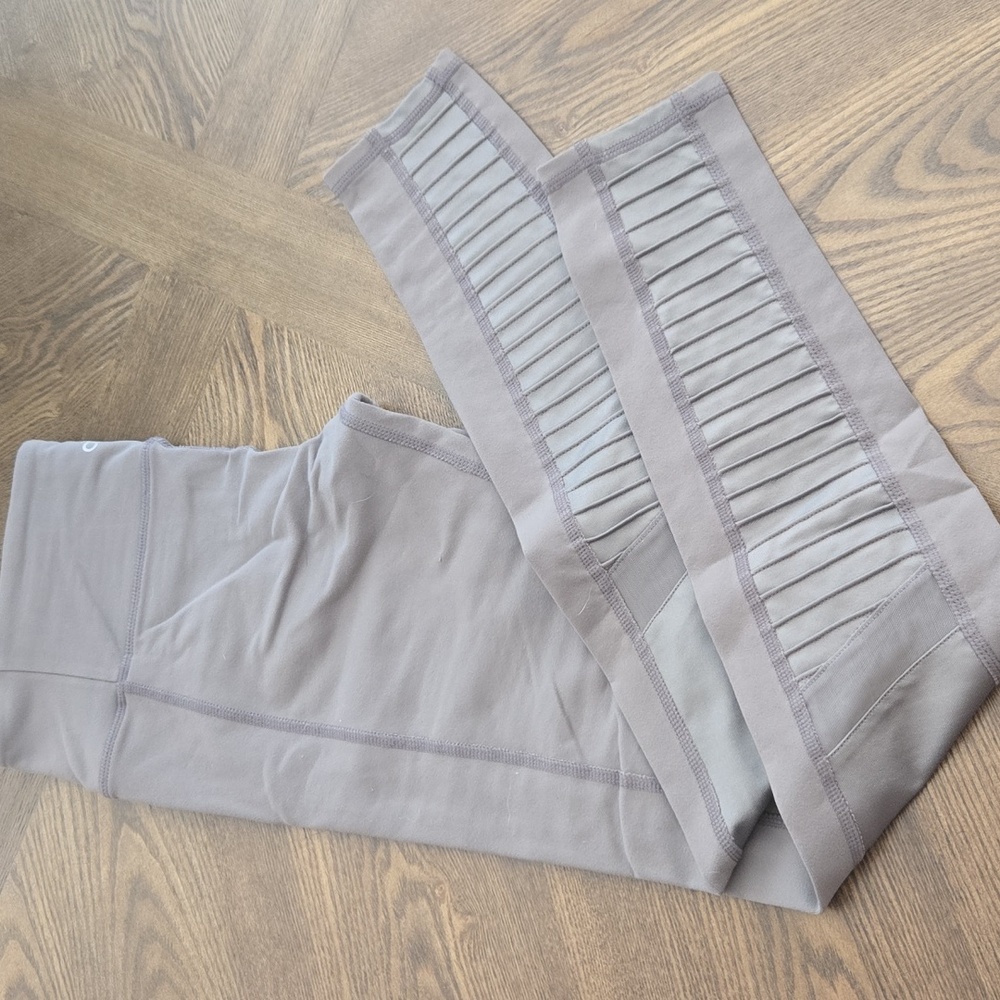 alo Yoga Moto Legging in Medium gray sz SMALL